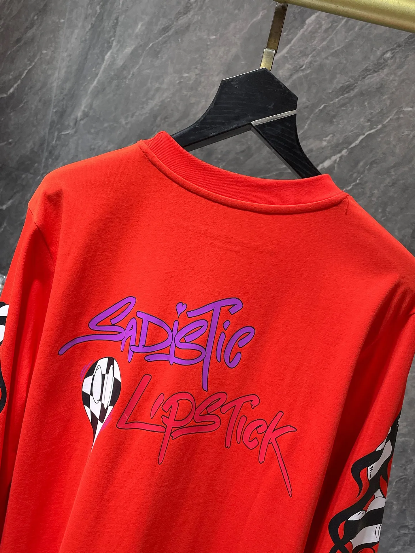 P160 Chrome Hearts 🍁Long T Series🍁 Available simultaneously at counters Chrome Mattyboy graffiti flame love long T specially customized original 1:1 high weight comfortable fabric Recommended color: customized red Size: S, M, L, XL